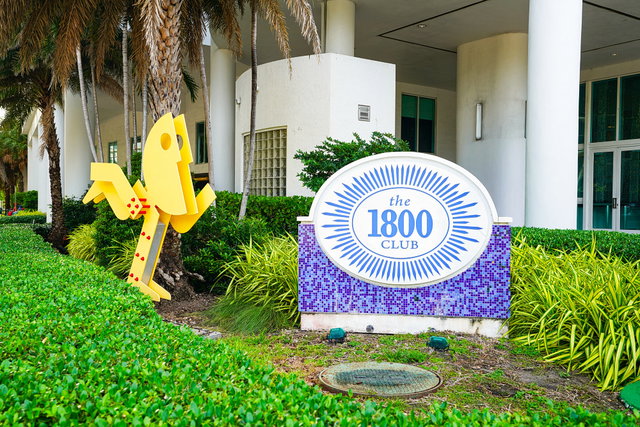 1800 Club  photo 2